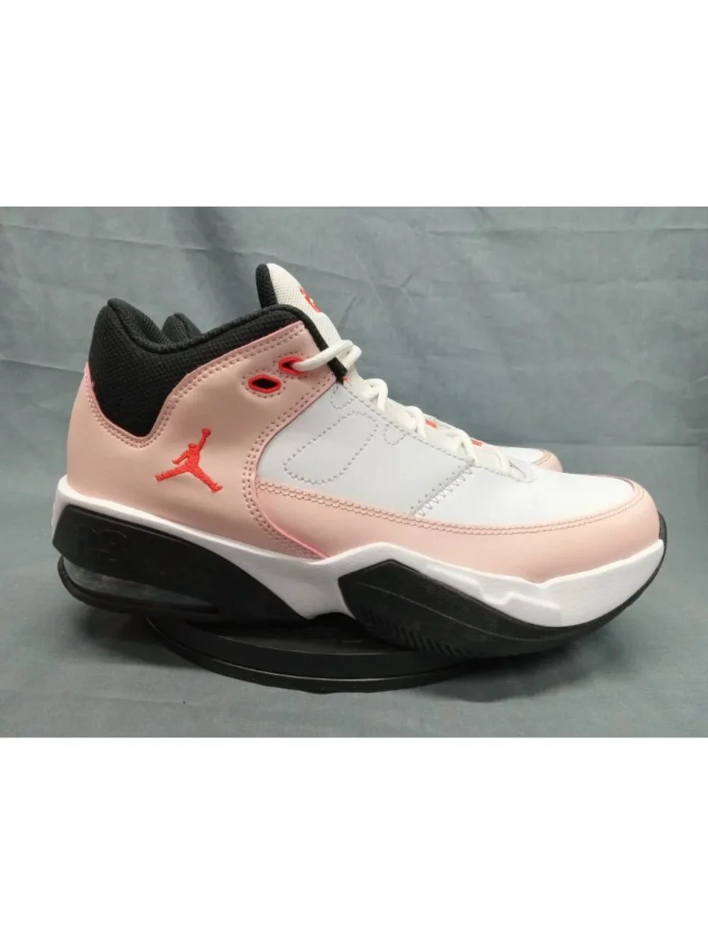 Nike Jordan Max Aura 3 (GS) White Atmosphere Infared 23 Boys Size 6 FLOOR MODEL!